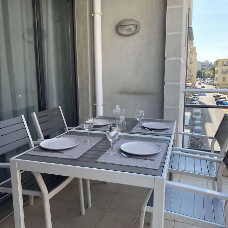Climatise 4 Couchages Avec Terrasse Et Parking Securise A Antibes, Proche Port Et - Fr-1-252-180 * Antibes