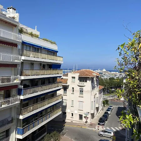 Apartment Climatise 4 Couchages Avec Terrasse Et Parking Securise A Antibes, Proche Port Et - Fr-1-252-180 Antibes