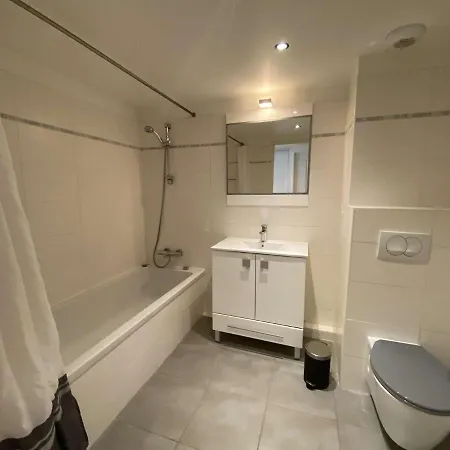 Climatise 4 Couchages Avec Terrasse Et Parking Securise A Antibes, Proche Port Et - Fr-1-252-180 Apartment