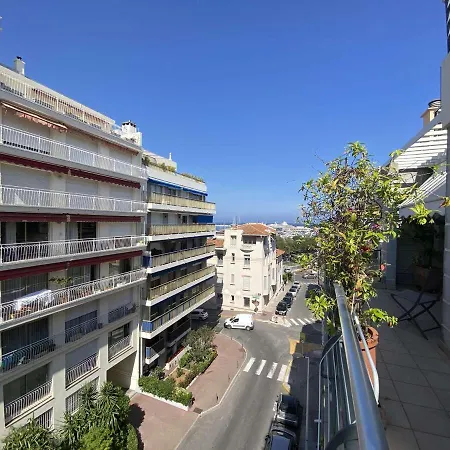 Climatise 4 Couchages Avec Terrasse Et Parking Securise A Antibes, Proche Port Et - Fr-1-252-180 *