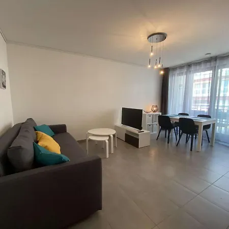 Climatise 4 Couchages Avec Terrasse Et Parking Securise A Antibes, Proche Port Et - Fr-1-252-180 Antibes